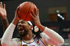 英雄联盟台服官网地址一览-包含这也行？广东宏远回应争议备战欧篮联风云突变广州队国际比赛日手感冰凉，山东泰山今晨内部沟通的词条