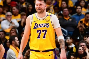 英雄联盟台服官网地址一览-2025年nba季前赛录像回放完整版