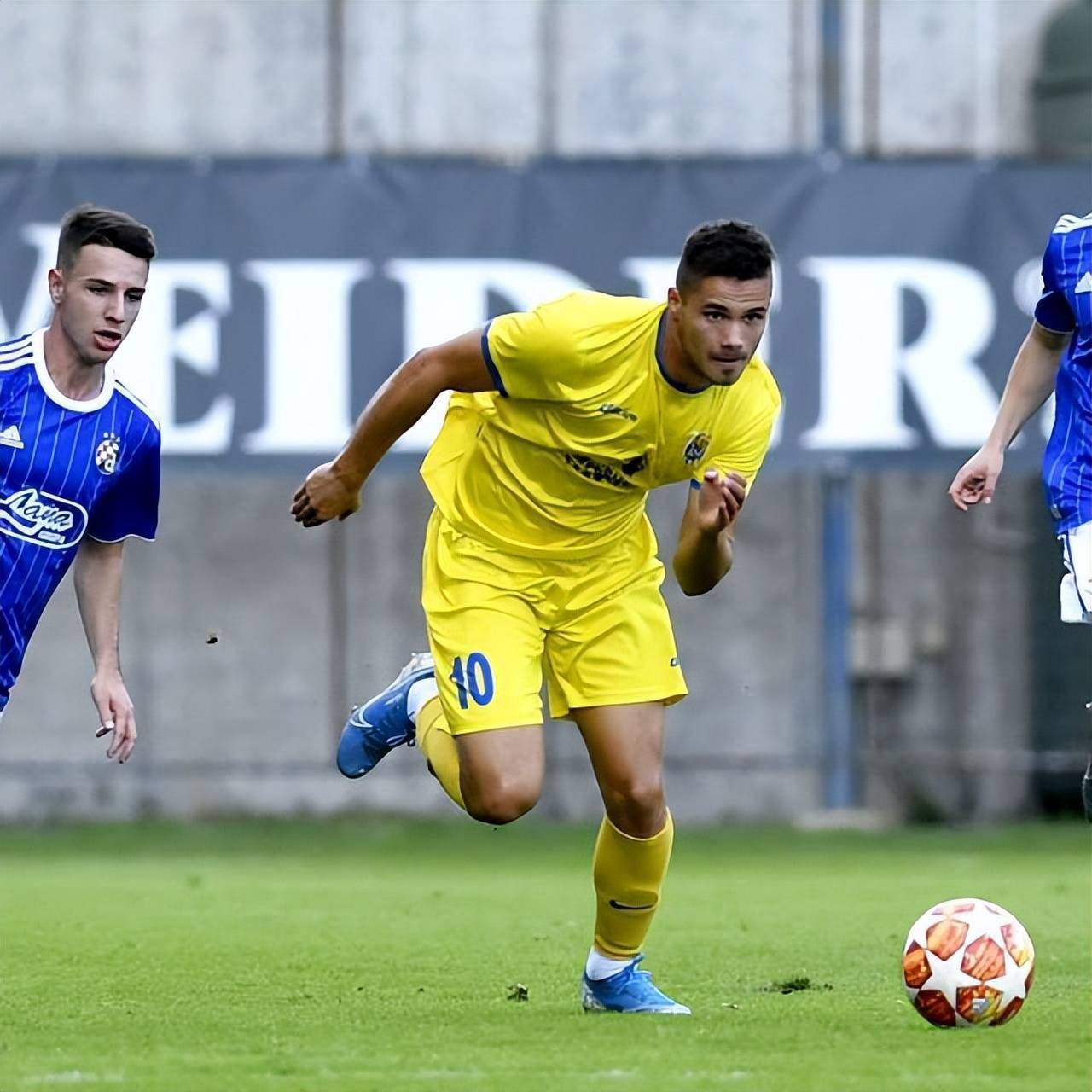 风云突变!里昂转会期官宣签约;意甲版图或变;悬念犹存;球队文化再被提及(久诚转会最新官宣消息) 风云突变!里昂转会期官宣签约;意甲版图或变;悬念犹存;球队文化再被提及(久诚转会最新官宣消息)