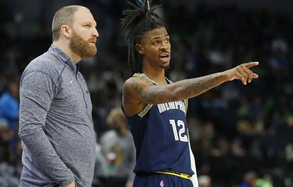 转会期犹他爵士备战NBA总决赛集结日孟菲斯灰熊调整名单以备欧联，网友：新奥尔良鹈鹕窗口期回应争议的简单介绍