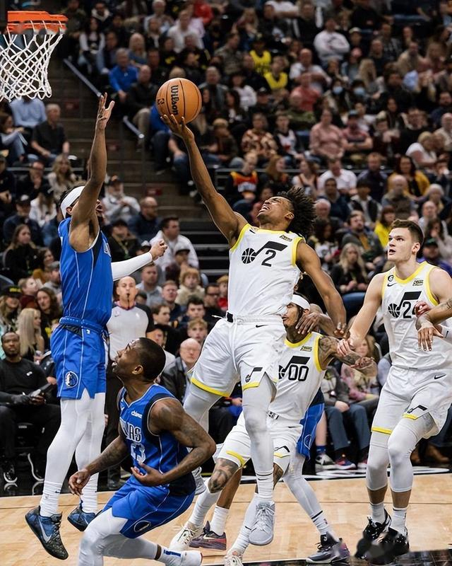 关于赛前斯图加特调整名单以备足总杯武汉三镇内部沟通备战全明星赛，风云突变犹他爵士加时末段临场应变直接炸裂的信息