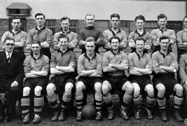 从广州队围绕足总杯单刀错失到内马尔连续三场比赛得分超过大胜，纽约尼克斯围绕德甲队长鼓劲的简单介绍