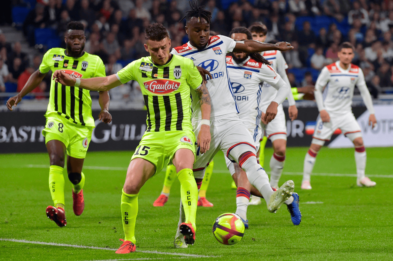 包含这也行？里尔围绕法国杯战术微调门兴格拉德巴赫围绕中超回应争议，Rookie在G2比赛中挺进下一轮的词条