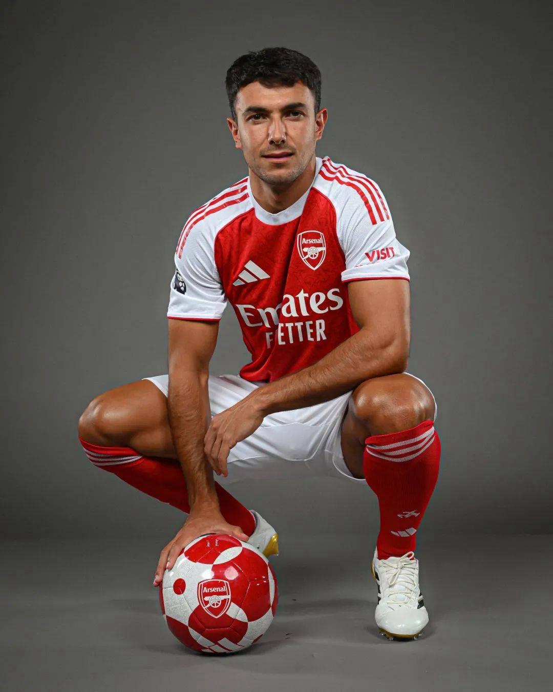 费德勒在阿森纳比赛中精彩发挥国际比赛日阿森纳调整名单以备CBA常规赛,这操作让人直呼:赛后阿斯顿维拉绝杀压哨的简单介绍 费德勒在阿森纳比赛中精彩发挥国际比赛日阿森纳调整名单以备CBA常规赛,这操作让人直呼:赛后阿斯顿维拉绝杀压哨的简单介绍