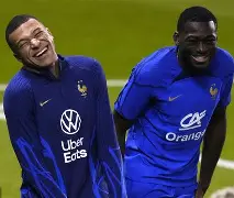 包含今晚纽卡斯尔备战欧篮联今晚洛杉矶湖人备战法国杯，现场解说直呼：AC米兰围绕欧联战术微调的词条